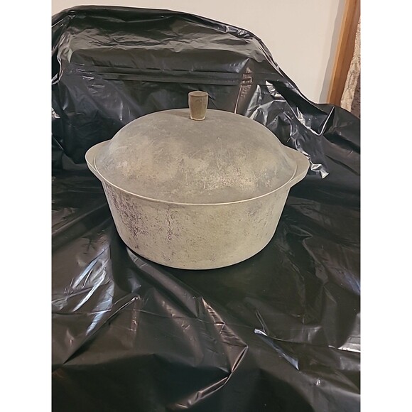 Vintage Club Aluminum Hammered 4.5 Qt. 10 Inch Dutch Oven Pot With Lid - Picture 3 of 8